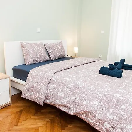 Apartment Elegant & Spacious In Heart Of Kolonaki!